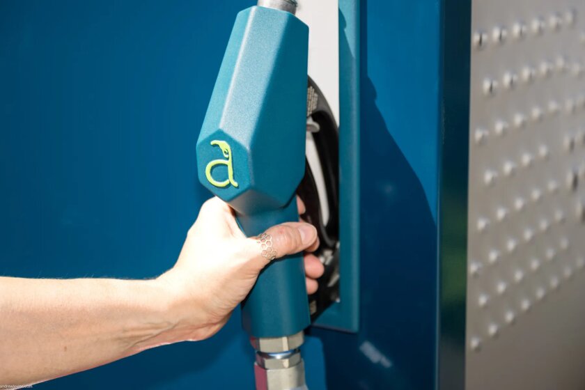 Такой аппарат захочет каждый: установка Aircela добывает бензин из воздуха