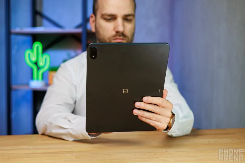 Лучший планшет на Android может быть недорогим! Обзор OnePlus Pad 3 — не просто для фильмов — Дизайн. 4