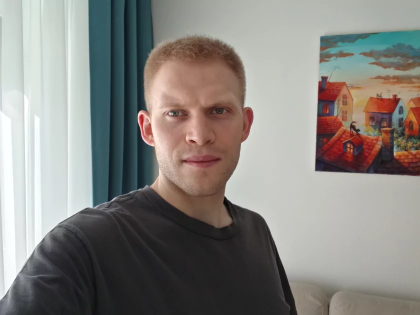 Я не поверил глазам, это невозможный смартфон. Обзор iQOO Z10 на 7300 мА⋅ч — тонкий (!) и мощный