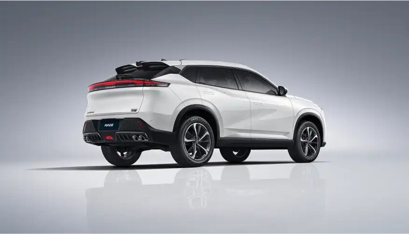 Стоимость без сюрпризов: объявлены цены на кроссоверы Dongfeng Mage и Dongfeng Huge для России