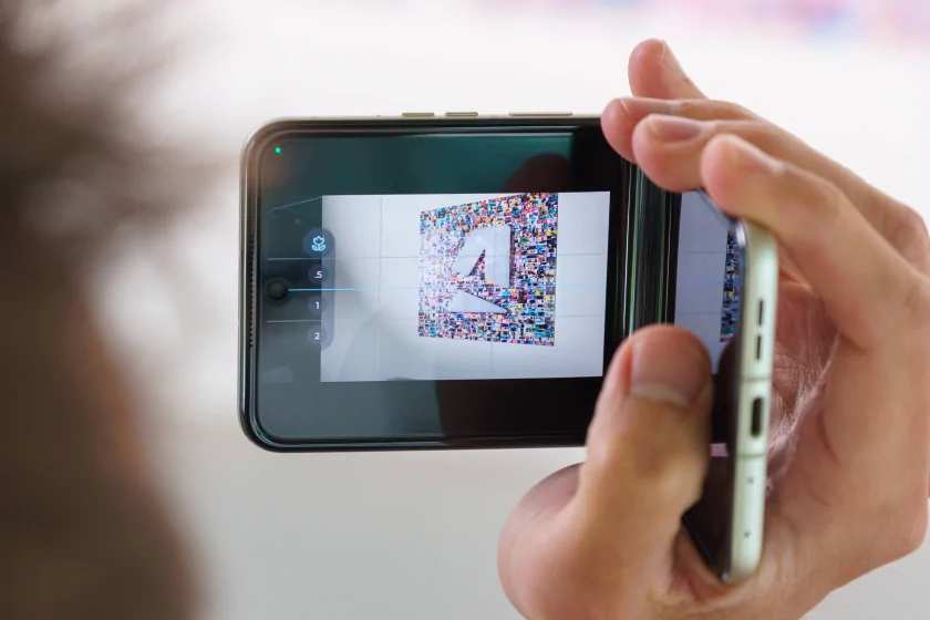Шикарный дисплей, неплохие камеры и минимум апгрейдов: обзор Motorola Razr 60 — Дизайн корпуса. 6