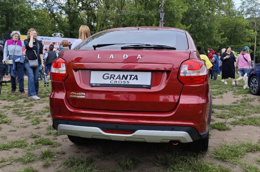 Кто-нибудь купит: названа стоимость топовой Lada Granta в новом кузове кросс-лифтбек