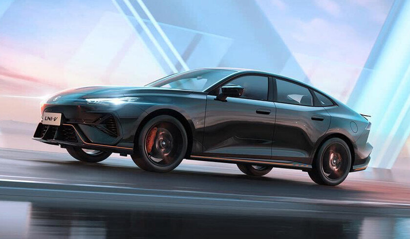 Огромный дисплей, дерзкий обвес и турбомотор: Changan серьёзно обновила Uni-V