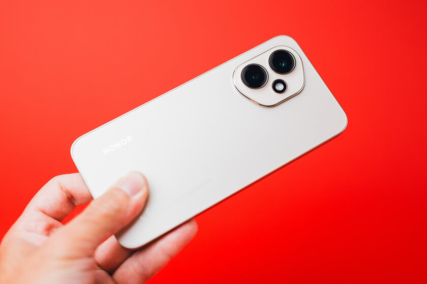 200 Мп, 120 Гц и батарея, которой можно лишь позавидовать: обзор HONOR 400