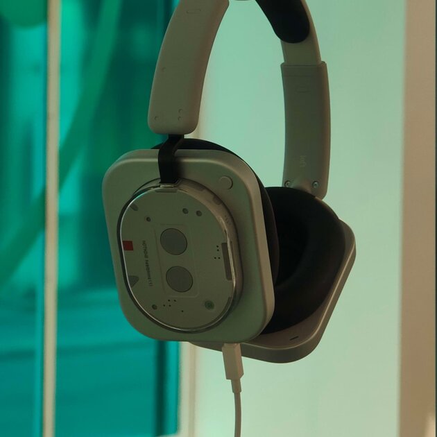 Инсайдер слил живые фото полноразмерных наушников Nothing Headphone (1)