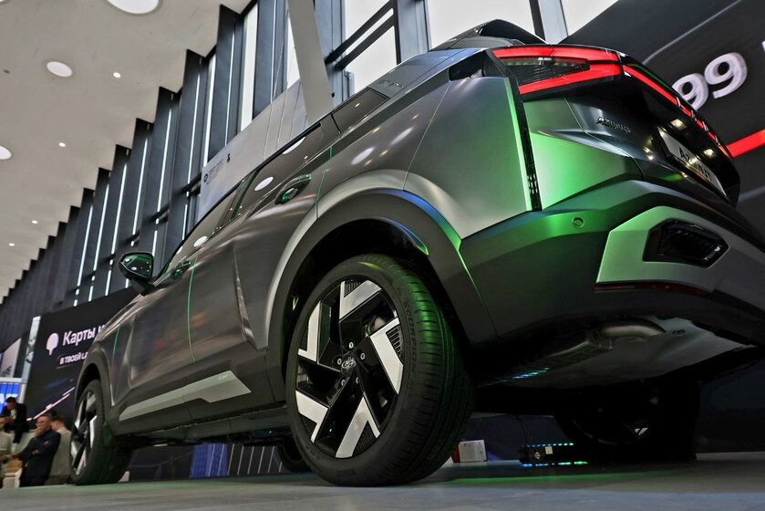 Так выглядит кроссовер LADA Azimut в цвете «Булат» (фото внутри)