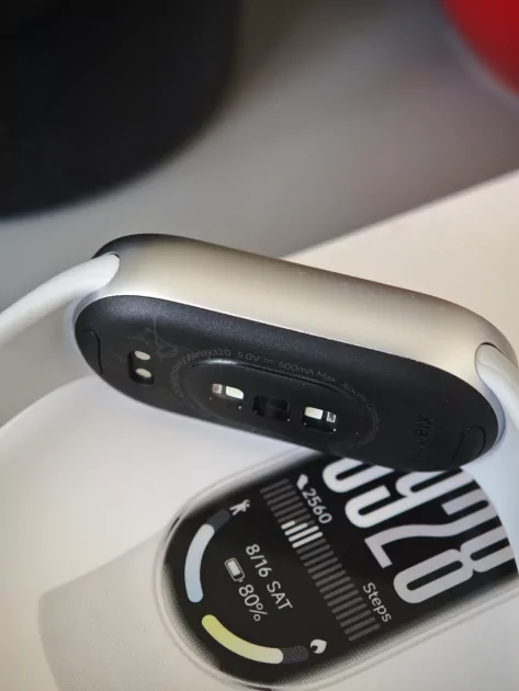 Это лучший Mi Band из всех — исправили главную проблему. Обзор Xiaomi Smart Band 10 — Дизайн. 1