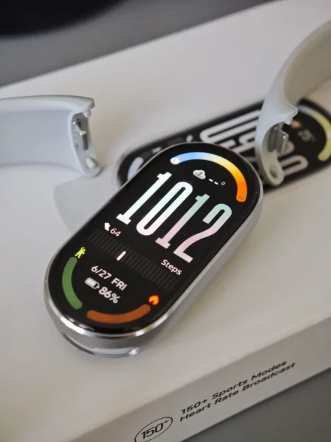 Это лучший Mi Band из всех — исправили главную проблему. Обзор Xiaomi Smart Band 10 — Дизайн. 3