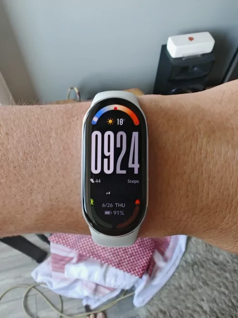 Это лучший Mi Band из всех — исправили главную проблему. Обзор Xiaomi Smart Band 10 — Дизайн. 4
