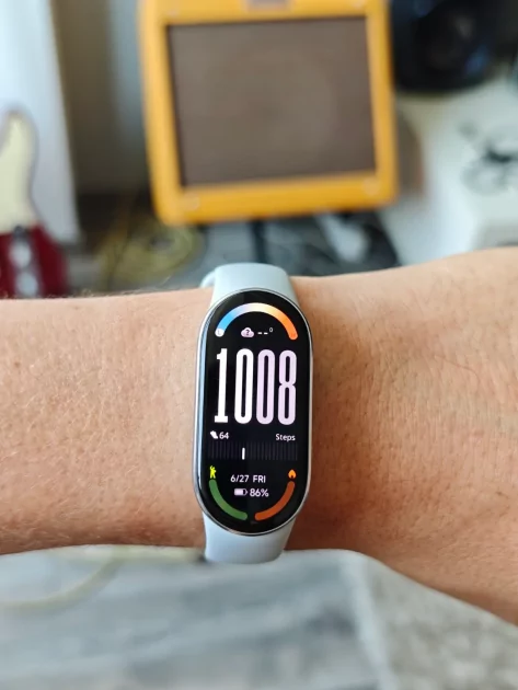 Это лучший Mi Band из всех — исправили главную проблему. Обзор Xiaomi Smart Band 10 — Дисплей. 1