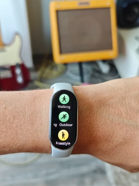 Это лучший Mi Band из всех — исправили главную проблему. Обзор Xiaomi Smart Band 10 — Дисплей. 2