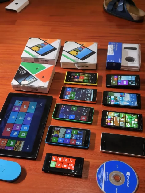 Фанат ретро показал свою коллекцию смартфонов Nokia (и не только). Всё это досталось ему за гроши