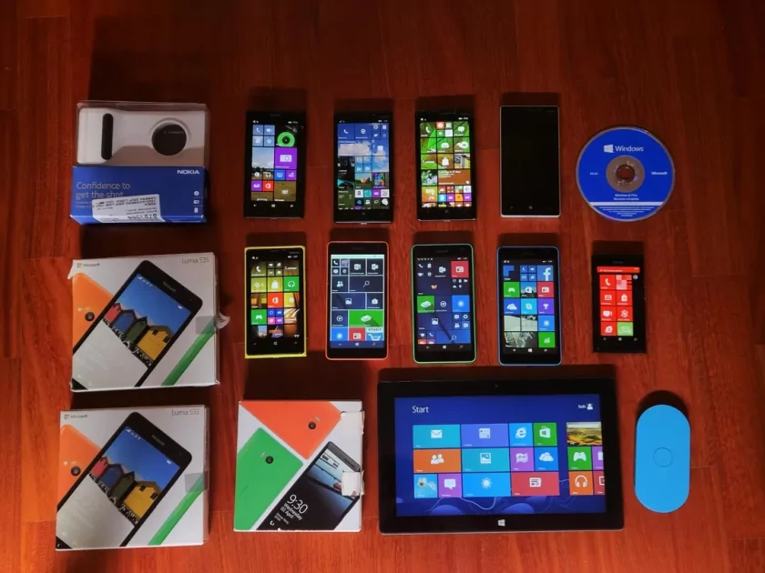 Фанат ретро показал свою коллекцию смартфонов Nokia (и не только). Всё это досталось ему за гроши