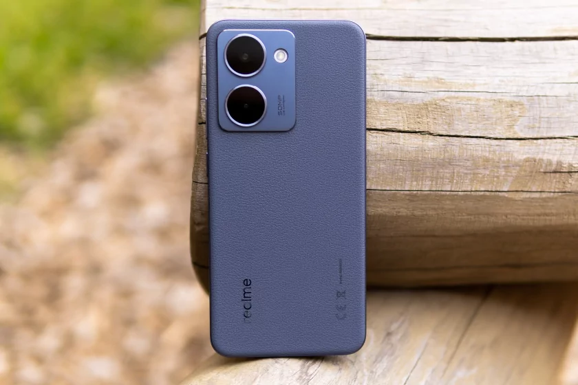 Этот смартфон подвинул всех на российском рынке: обзор realme P3 Ultra — Дизайн. 1