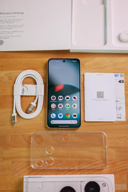 Рекомендую и друзьям, и врагам. Обзор Nothing Phone (3) — «кривой» и дорогой, но интересный — Дизайн и дисплей. 7