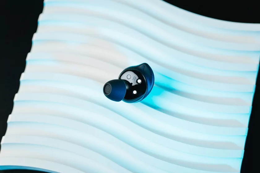 Удар по бюджетному сегменту TWS-наушников: обзор Samsung Galaxy Buds Core с ANC и достойным звуком — Дизайн корпуса. 2