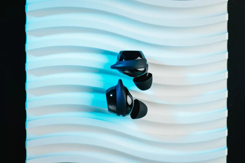 Удар по бюджетному сегменту TWS-наушников: обзор Samsung Galaxy Buds Core с ANC и достойным звуком — Дизайн корпуса. 1