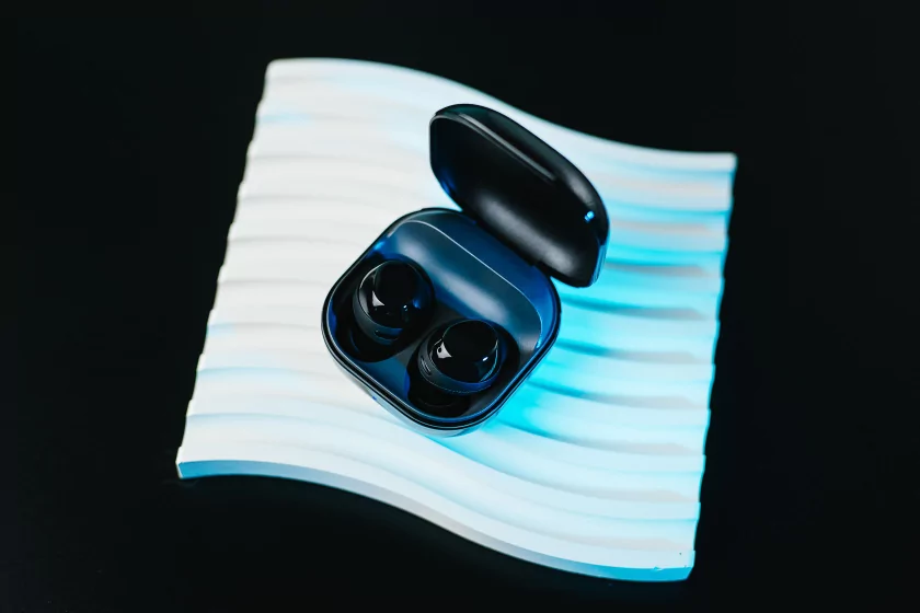 Удар по бюджетному сегменту TWS-наушников: обзор Samsung Galaxy Buds Core с ANC и достойным звуком — Дизайн корпуса. 5