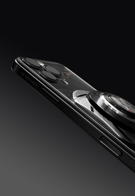 В России представили iPhone 17 Pro со встроенными часами Джеймса Бонда. Да, вы всё правильно прочитали