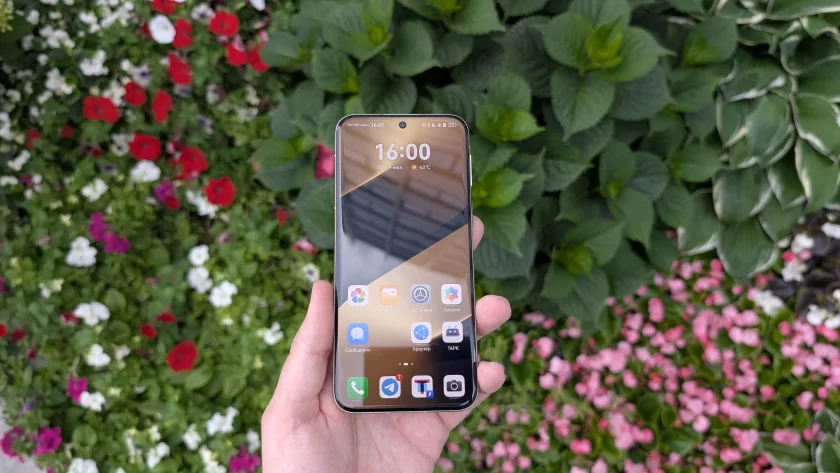 Присмотритесь к задней панели — такой камеры больше ни у кого нет! Обзор HUAWEI Pura 80 Ultra — Дисплей. 2