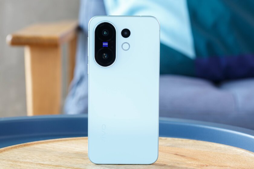 Дождались — компактный, мощный, и автономный (!) камерофон. Обзор vivo X200 FE — Дизайн. 2