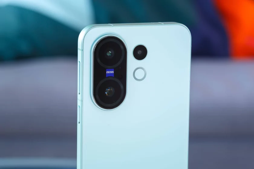 Дождались — компактный, мощный, и автономный (!) камерофон. Обзор vivo X200 FE — Дизайн. 5