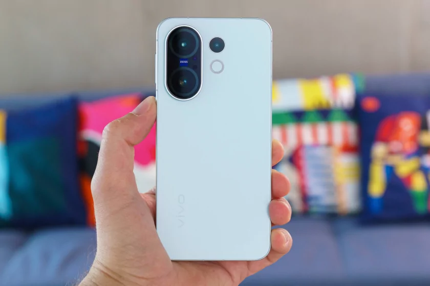 Дождались — компактный, мощный, и автономный (!) камерофон. Обзор vivo X200 FE — Отзыв. 1