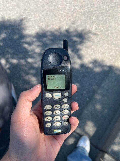 Фанат ретро показал вполне работающий мобильный телефон Nokia 5190 — по нему можно даже звонить