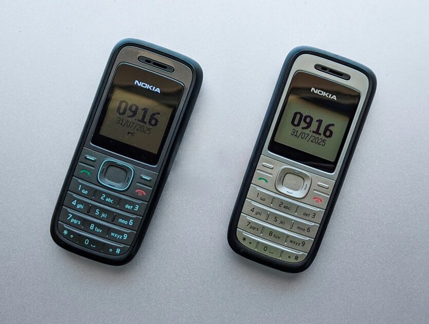 Фанат ретро сравнил Nokia 1208 с Nokia 1200. Какой телефон вам больше по душе?
