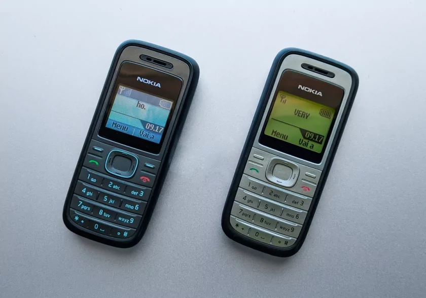 Фанат ретро сравнил Nokia 1208 с Nokia 1200. Какой телефон вам больше по душе?