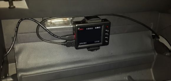 Видеорегистратор с выносной камерой Axiom Car Vision 1100: обзор
