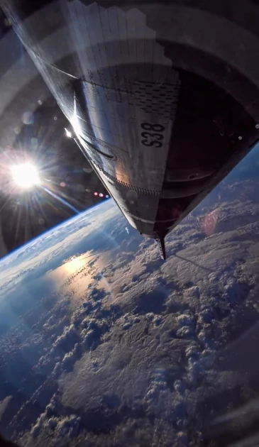 Захватывающие кадры полёта Starship и видео отстыковки корабля