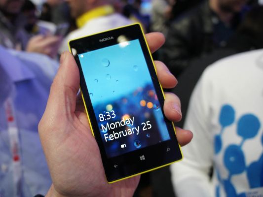 Обзор Nokia Lumia 525: яркий представитель бюджетного Windows Phone