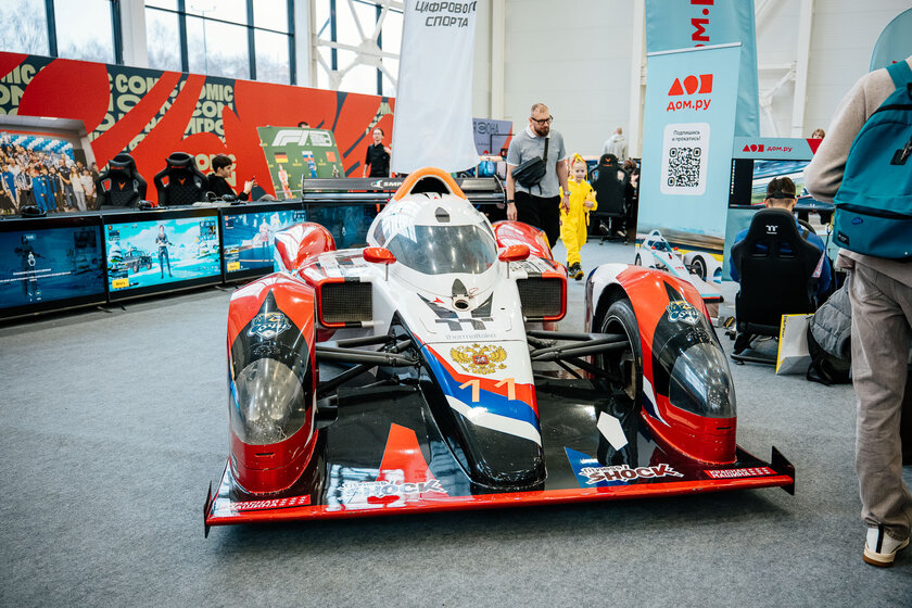 Косплей, яркое железо и видеоигры: как прошёл легендарный «Игромир 2025»