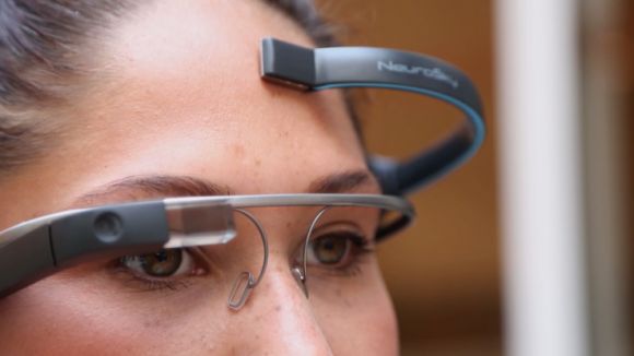 Умные очки Google Glass научились читать мысли