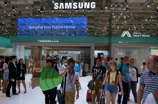 Скандал на IFA 2014: Сотрудник LG повредил технику Samsung