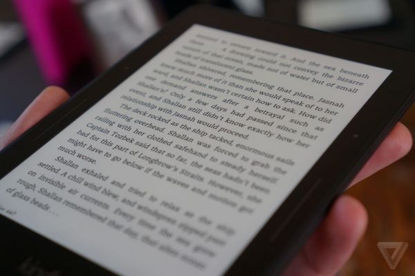 Amazon представила новую читалку Kindle Voyage и обновила бюджетный ридер