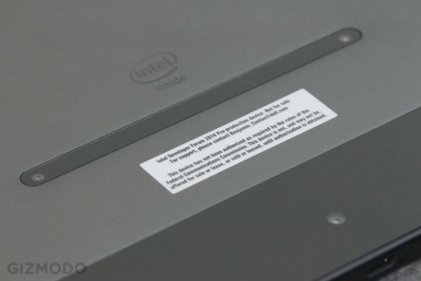 Планшет Dell Venue 8 7840 с четырьмя камерами