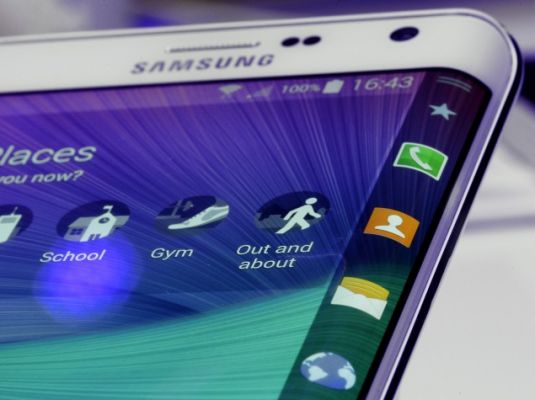 Samsung работает над GALAXY S6 и GALAXY S6 Edge с изогнутым экраном