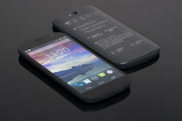 Стала известна официальная цена нового Yota Phone 2 в России