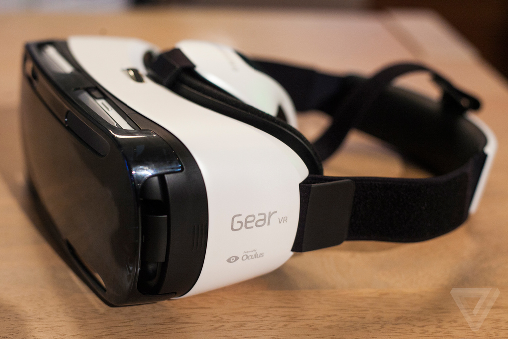 Очки виртуальной реальности Samsung Gear VR поступили в продажу