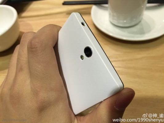 Живые фотографии предполагаемой мини-версии OnePlus One