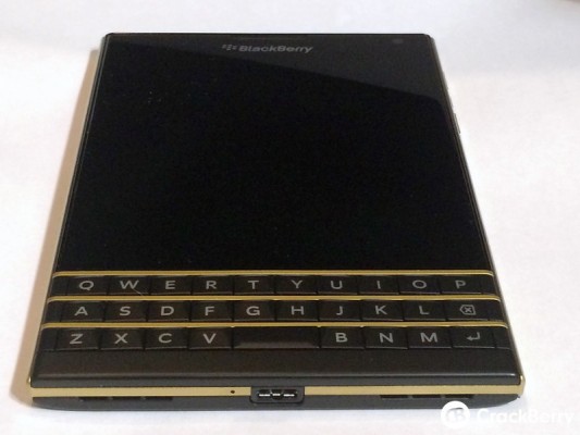 Живые фотографии BlackBerry Passport Limited Edition Black & Gold