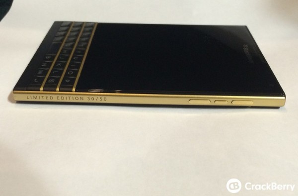 Живые фотографии BlackBerry Passport Limited Edition Black & Gold