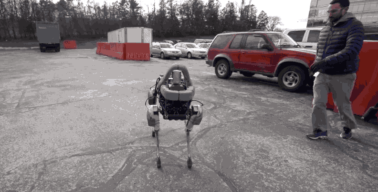 Spot: робот, созданный для работы на опасной для человека местности
