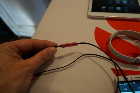 Talkband N1 - беспроводная гарнитура от Huawei