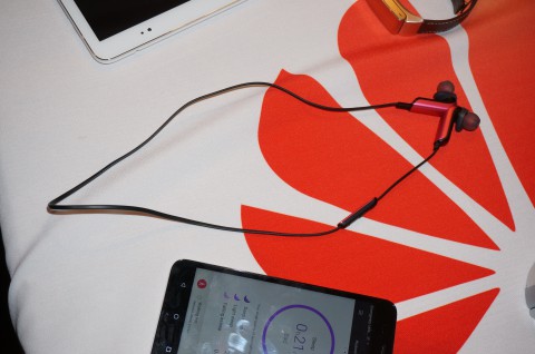 Talkband N1 - беспроводная гарнитура от Huawei