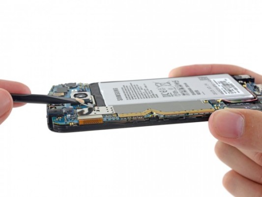 Galaxy S6 получил более простую конструкцию, нежели Galaxy S6 Edge