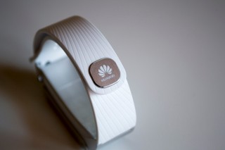 Обзор Huawei TalkBand B2