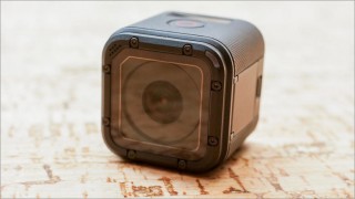GoPro представила мини-камеру Hero 4 Sessions